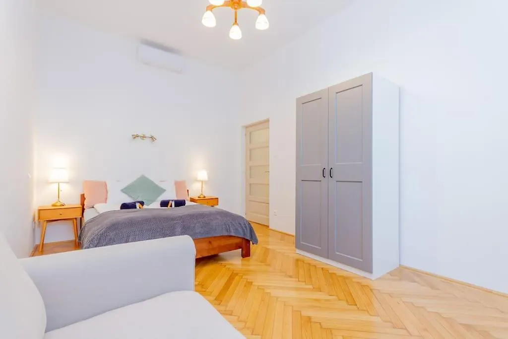 Bartok Boulevard Apartment By Nw Budapest